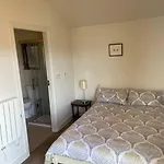 Apartman Self Catering At Beechwalk House. *